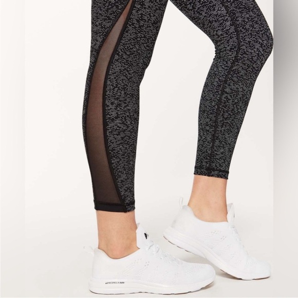 Lululemon Train Times 7/8 Pant 25" in Soundwave White Black / Black Size 6 - Picture 3 of 9